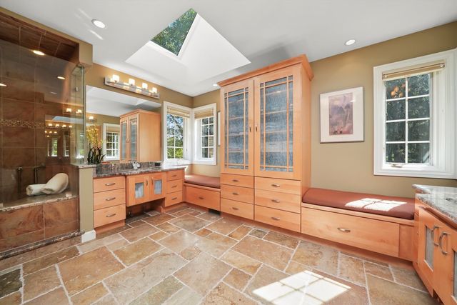 18 S Wynstone Drive, North Barrington, IL 60010