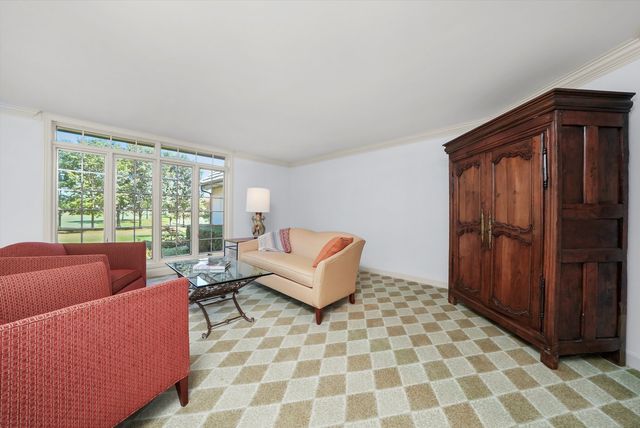 18 S Wynstone Drive, North Barrington, IL 60010