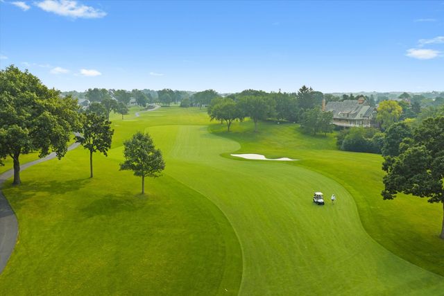 18 S Wynstone Drive, North Barrington, IL 60010