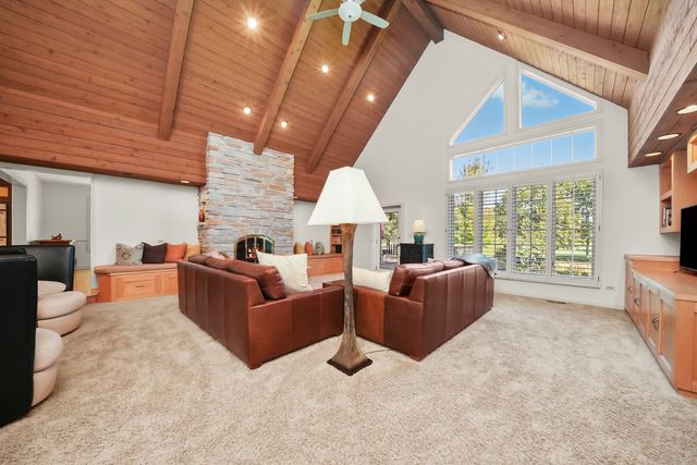 18 S Wynstone Drive, North Barrington, IL 60010