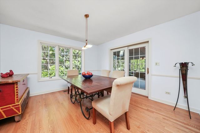 18 S Wynstone Drive, North Barrington, IL 60010