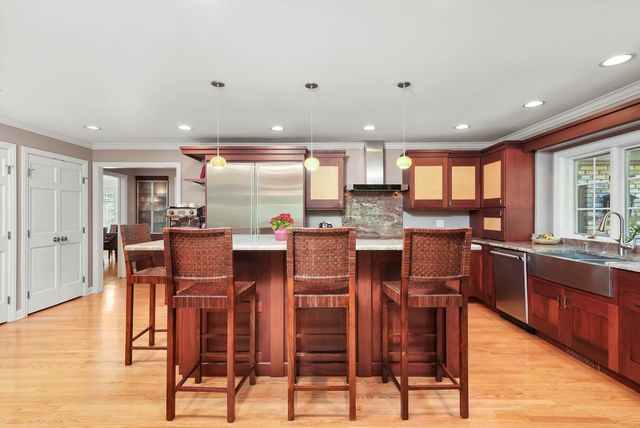 18 S Wynstone Drive, North Barrington, IL 60010