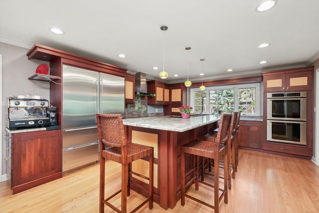 18 S Wynstone Drive, North Barrington, IL 60010