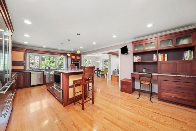 18 S Wynstone Drive, North Barrington, IL 60010