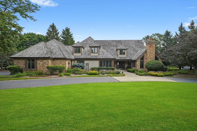 18 S Wynstone Drive, North Barrington, IL 60010