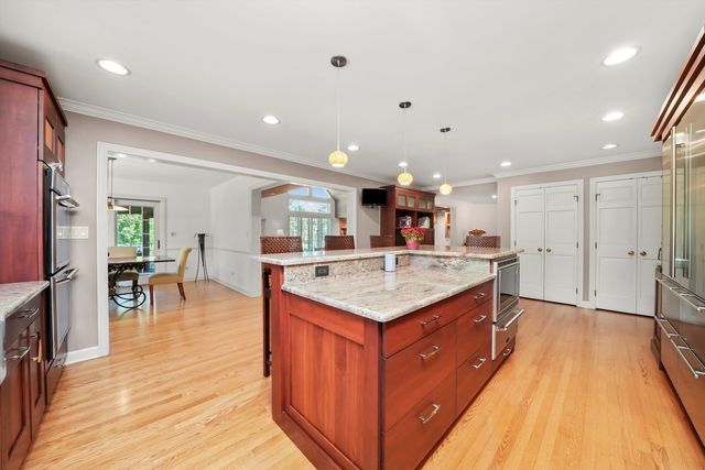 18 S Wynstone Drive, North Barrington, IL 60010