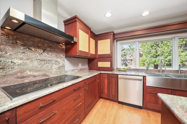 18 S Wynstone Drive, North Barrington, IL 60010