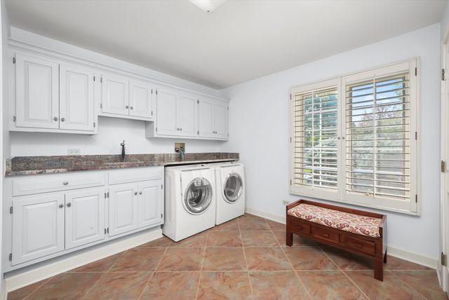 18 S Wynstone Drive, North Barrington, IL 60010