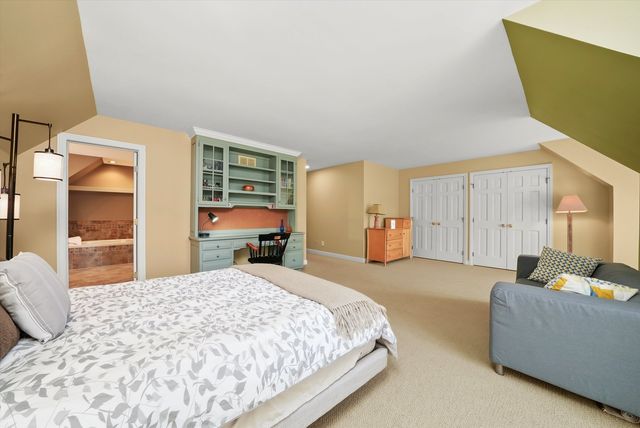 18 S Wynstone Drive, North Barrington, IL 60010