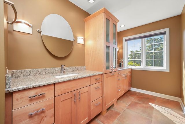 18 S Wynstone Drive, North Barrington, IL 60010