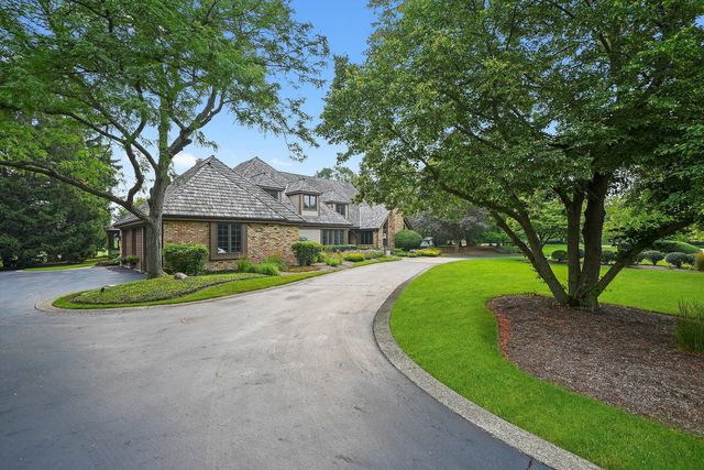 18 S Wynstone Drive, North Barrington, IL 60010