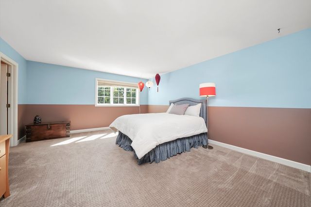 18 S Wynstone Drive, North Barrington, IL 60010