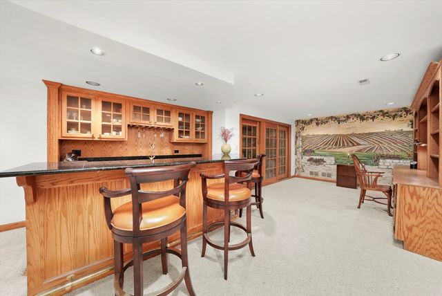 18 S Wynstone Drive, North Barrington, IL 60010