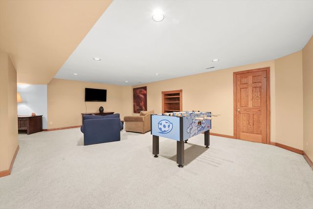 18 S Wynstone Drive, North Barrington, IL 60010