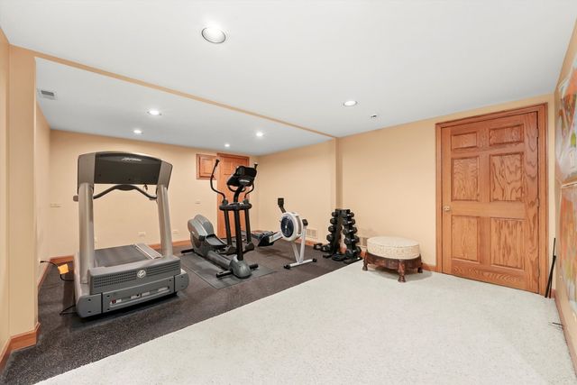 18 S Wynstone Drive, North Barrington, IL 60010