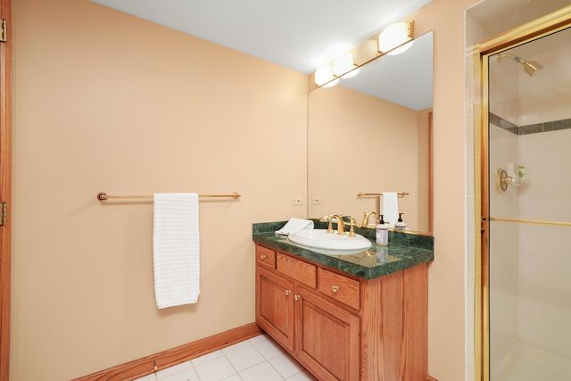 18 S Wynstone Drive, North Barrington, IL 60010