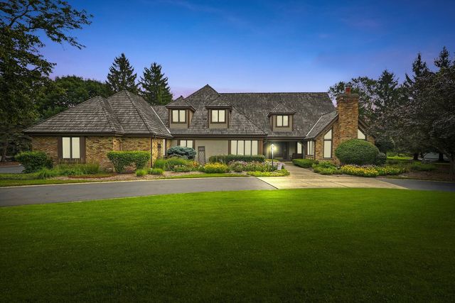 18 S Wynstone Drive, North Barrington, IL 60010