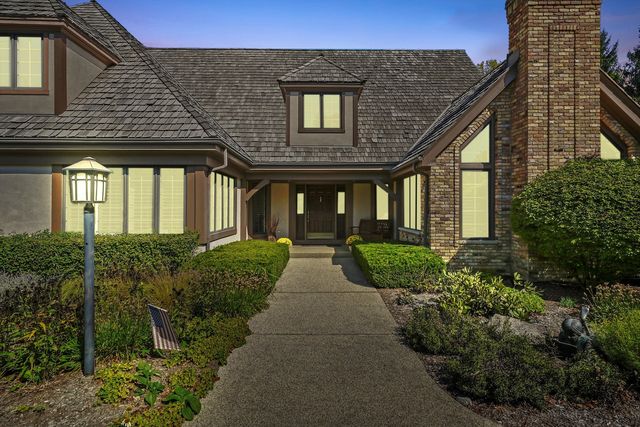 18 S Wynstone Drive, North Barrington, IL 60010