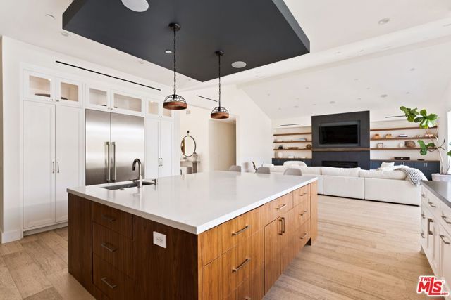 19739 Henshaw Street, Woodland Hills (los Angeles), CA 91364