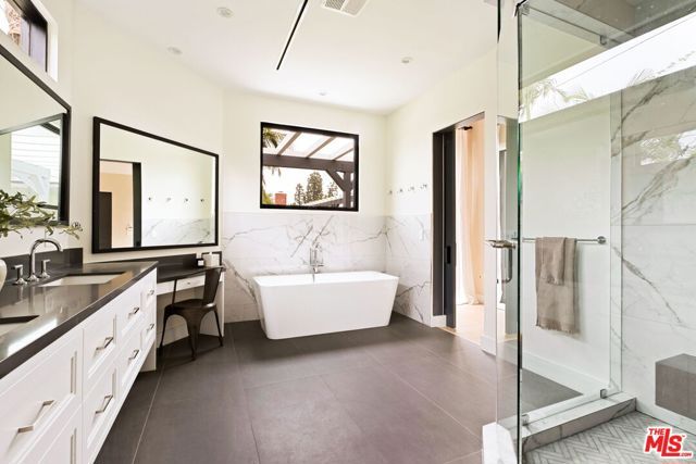 19739 Henshaw Street, Woodland Hills (los Angeles), CA 91364