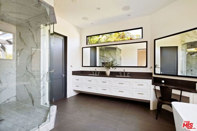 19739 Henshaw Street, Woodland Hills (los Angeles), CA 91364