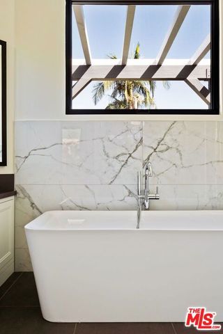 19739 Henshaw Street, Woodland Hills (los Angeles), CA 91364