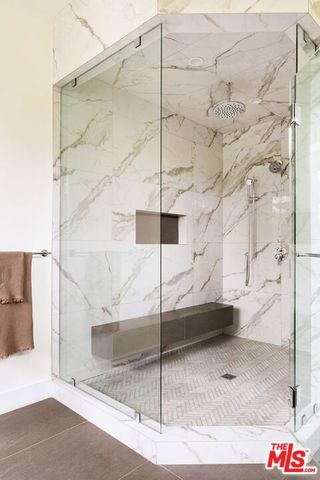 19739 Henshaw Street, Woodland Hills (los Angeles), CA 91364