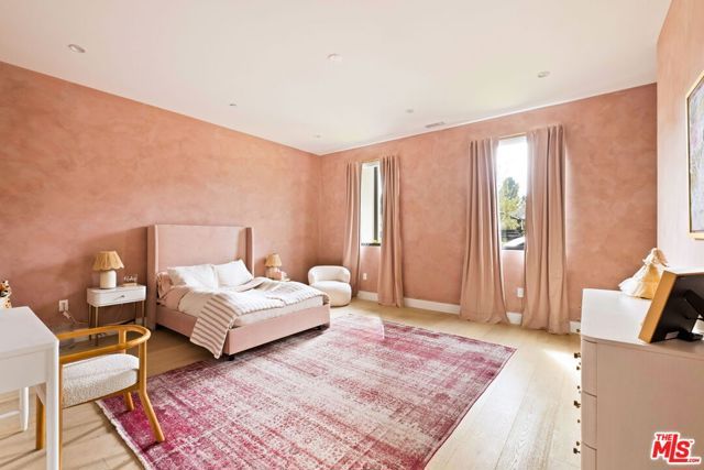 19739 Henshaw Street, Woodland Hills (los Angeles), CA 91364