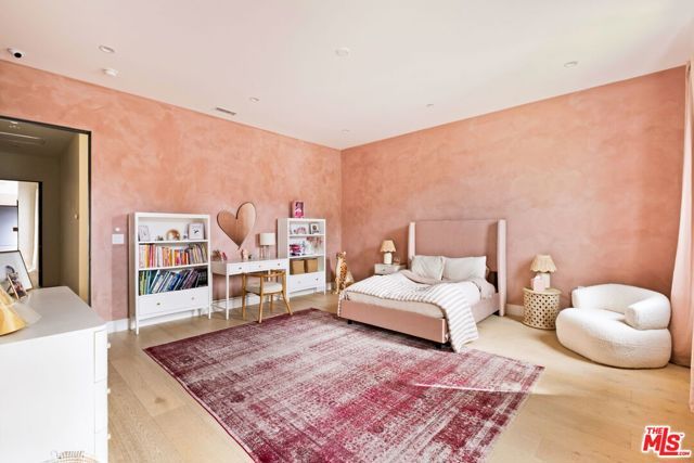 19739 Henshaw Street, Woodland Hills (los Angeles), CA 91364