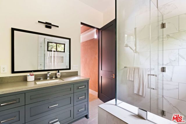 19739 Henshaw Street, Woodland Hills (los Angeles), CA 91364