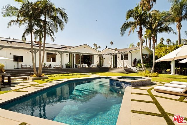 19739 Henshaw Street, Woodland Hills (los Angeles), CA 91364