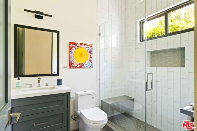 19739 Henshaw Street, Woodland Hills (los Angeles), CA 91364