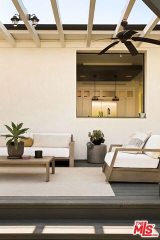 19739 Henshaw Street, Woodland Hills (los Angeles), CA 91364