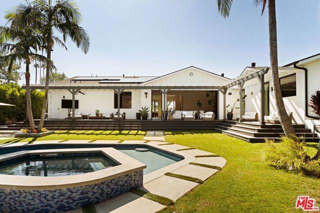 19739 Henshaw Street, Woodland Hills (los Angeles), CA 91364