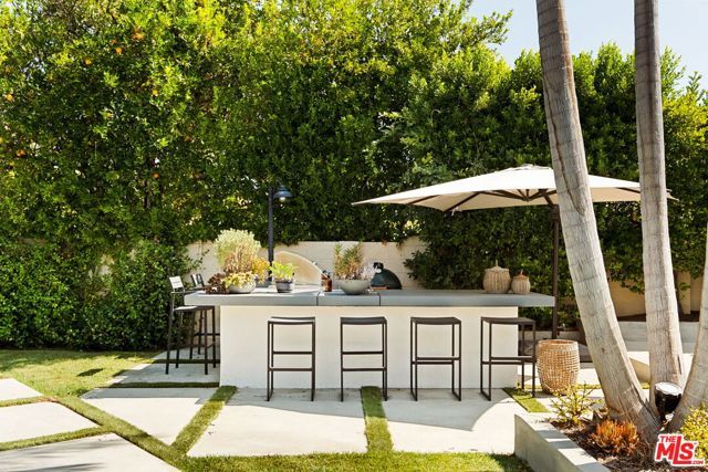 19739 Henshaw Street, Woodland Hills (los Angeles), CA 91364