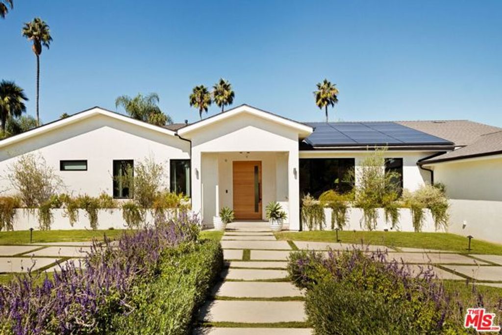 19739 Henshaw Street, Woodland Hills (los Angeles), CA 91364