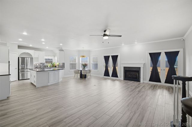 6909 E Galveston Street, Broken Arrow, OK 74014