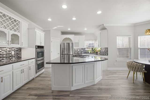 6909 E Galveston Street, Broken Arrow, OK 74014