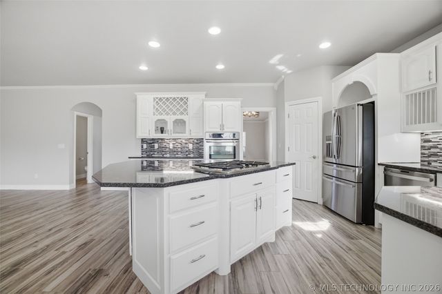 6909 E Galveston Street, Broken Arrow, OK 74014