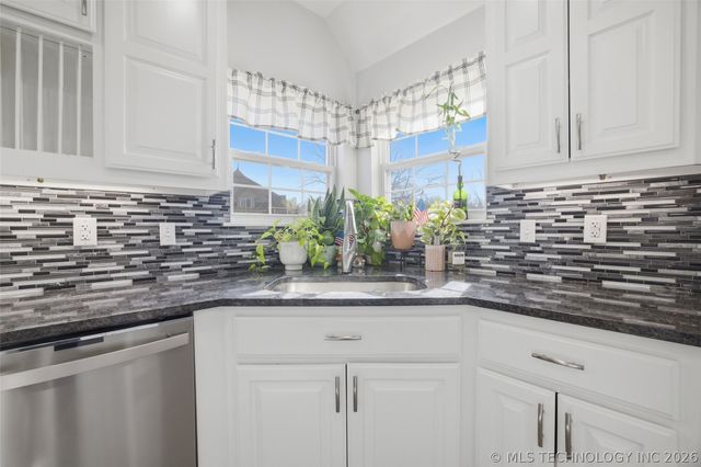 6909 E Galveston Street, Broken Arrow, OK 74014