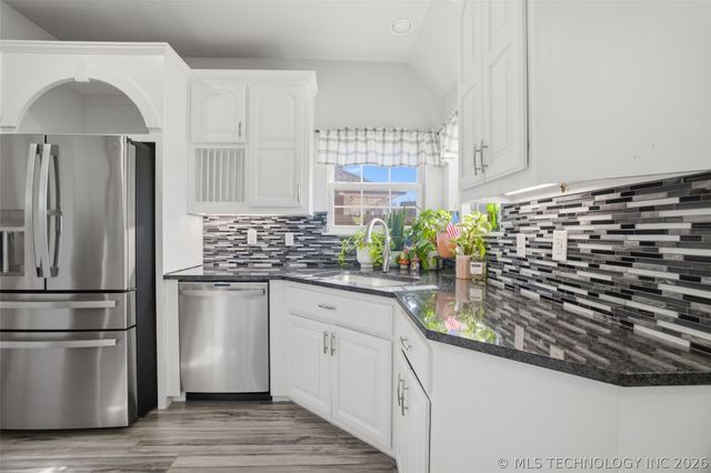 6909 E Galveston Street, Broken Arrow, OK 74014