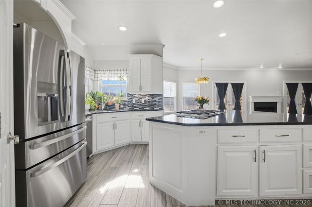 6909 E Galveston Street, Broken Arrow, OK 74014