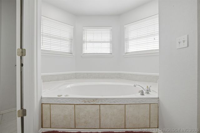 6909 E Galveston Street, Broken Arrow, OK 74014