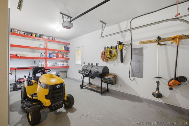 6909 E Galveston Street, Broken Arrow, OK 74014