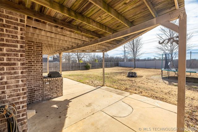 6909 E Galveston Street, Broken Arrow, OK 74014