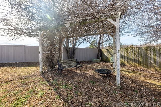 6909 E Galveston Street, Broken Arrow, OK 74014