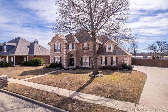 6909 E Galveston Street, Broken Arrow, OK 74014