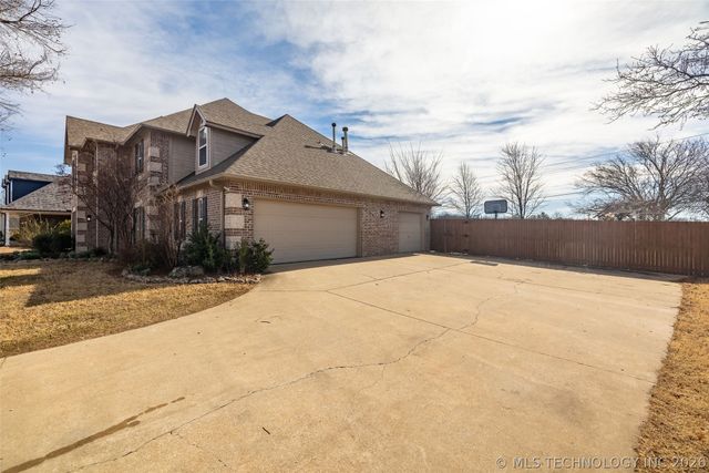 6909 E Galveston Street, Broken Arrow, OK 74014