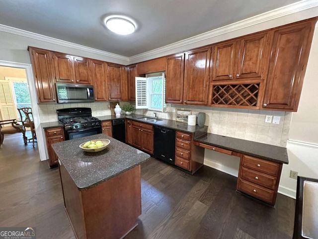 7155 Roswell Road 3, Sandy Springs, GA 30328