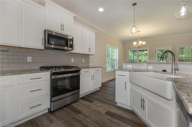 413 Freemont Drive, Thomasville, NC 27360